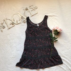 Beautiful floral sleeveless top.